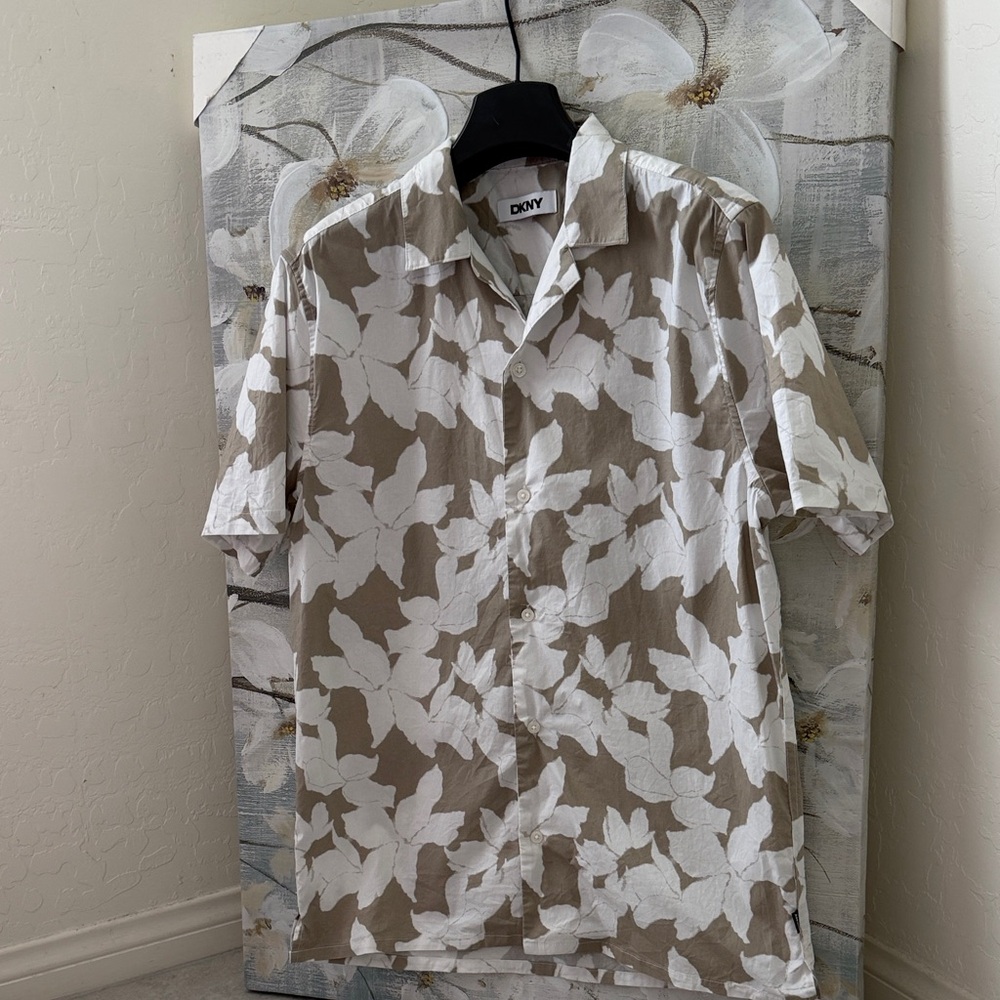 DKNY Men's Beige and White Leaf Print Shirt